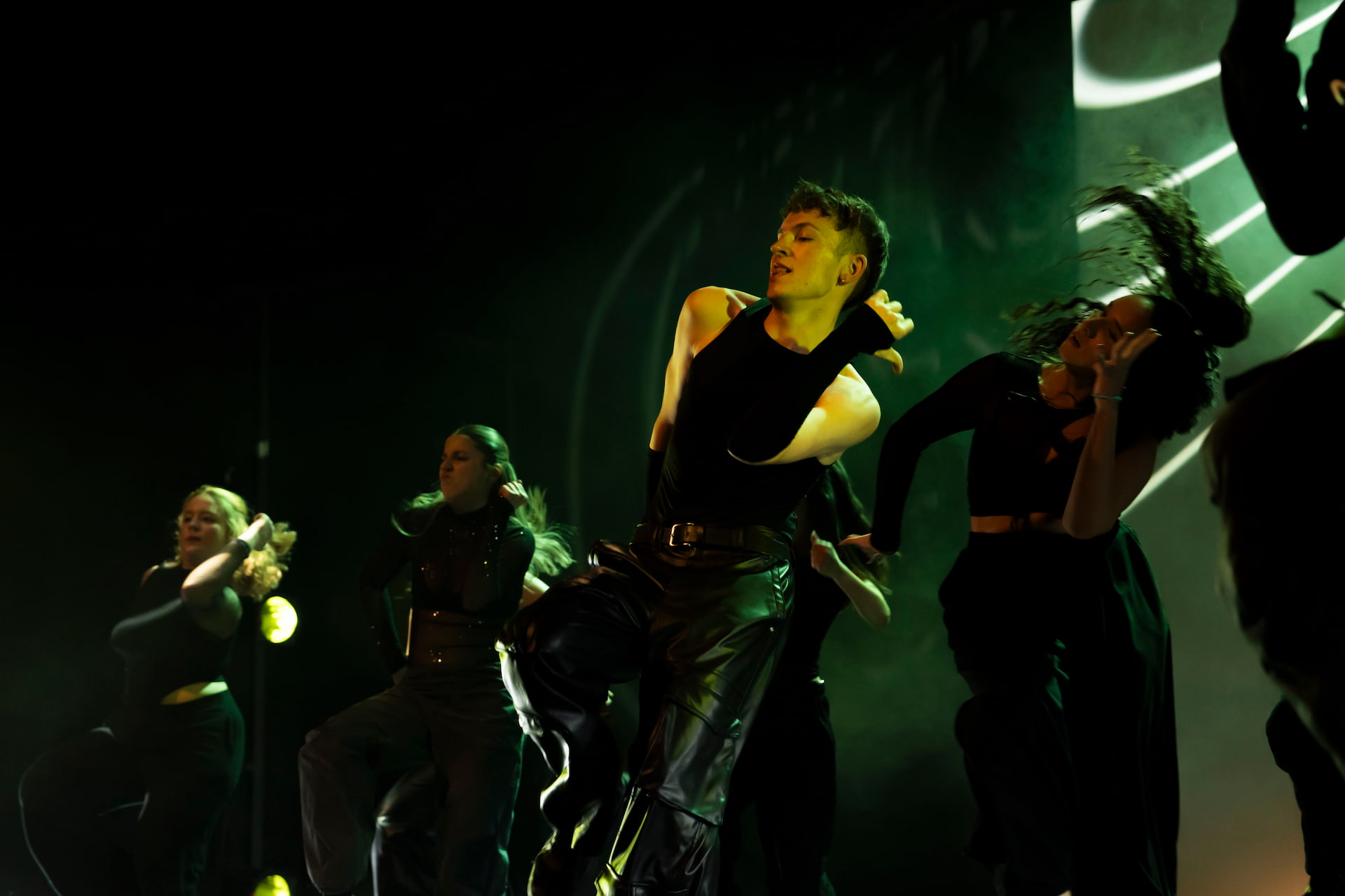 CLASES DE CONTEMPORÁNEO